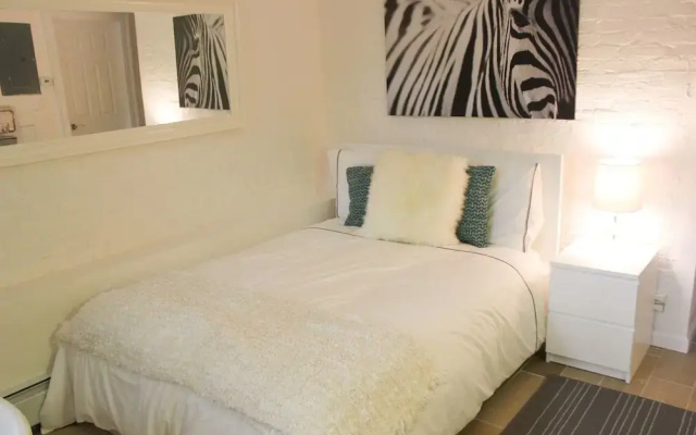 photo 2 of Comfy Studio in Boston's Back Bay Near Fenway Park