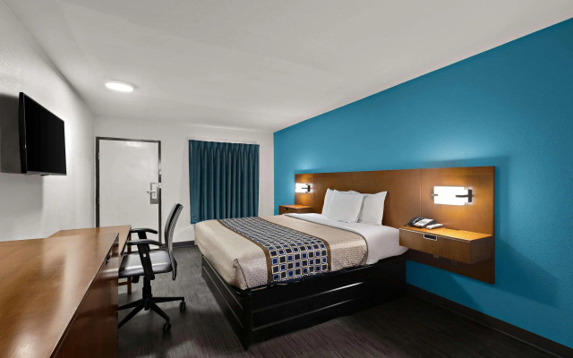 photo 3 of Rodeway Inn Commerce
