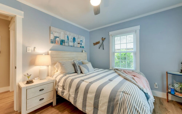 photo 3 of 'commodore Bay Waterfront Home on Lake Norman!