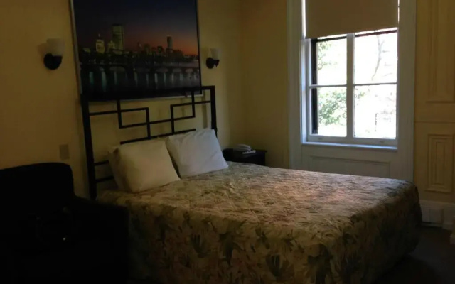 photo 3 of Commonwealth Court Guest House