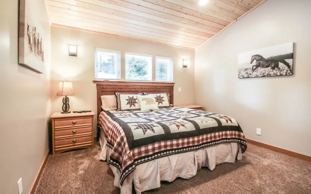 photo 5 of Compass Cabin Holiday home 2 NW Comfy Cabins