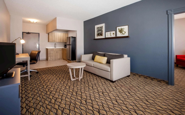 photo 2 of Days Inn & Suites by Wyndham Rochester Hills MI