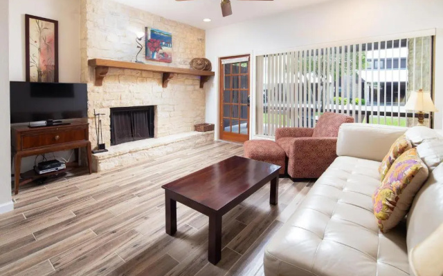 photo 3 of Condo de Comal CW C101