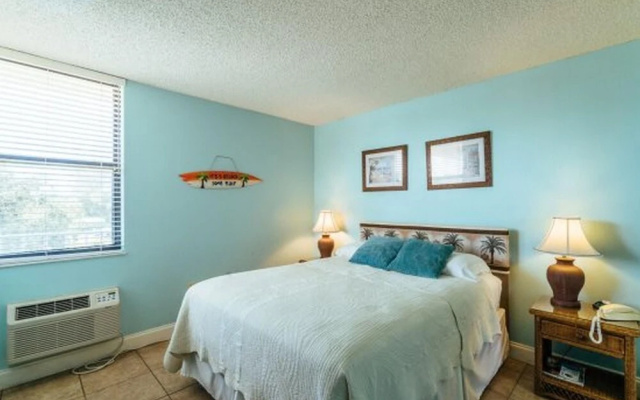 photo 2 of Condo Lover's Key # 108 by Coastal Vacation Properties
