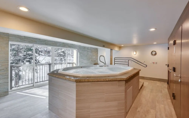 photo 2 of Condo Near Golf Club ~ 2 Mi to Vail Ski Resort!