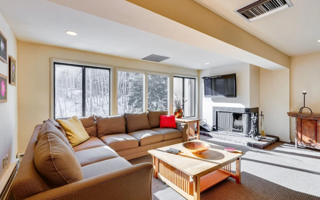 photo 4 of Condo Near Golf Club ~ 2 Mi to Vail Ski Resort!