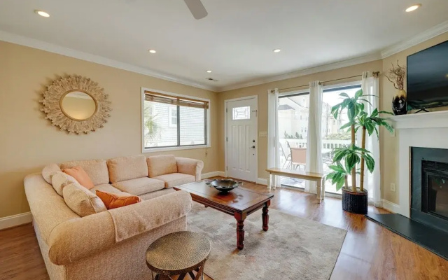 photo 2 of Condo w/ 2 Decks - Steps to Wrightsville Beach!