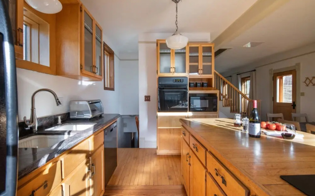 photo 3 of Condor by Avantstay Gorgeous Mountain Home w/ Hot Tub & Sauna