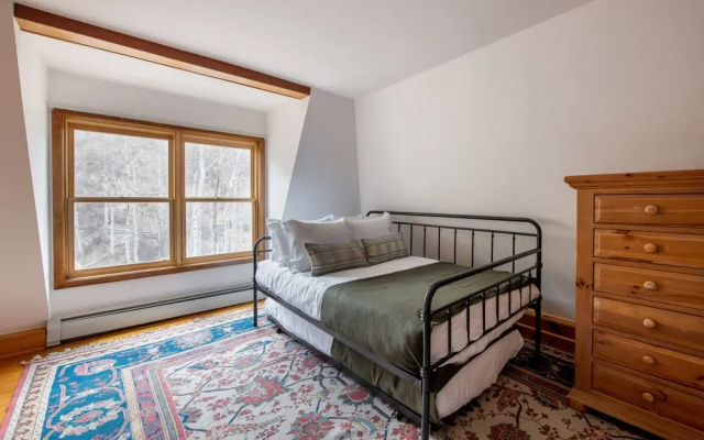 photo 4 of Condor by Avantstay Gorgeous Mountain Home w/ Hot Tub & Sauna