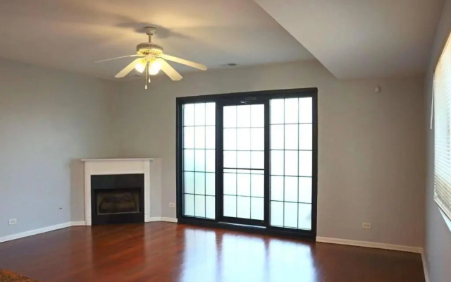 photo 3 of congress apartment