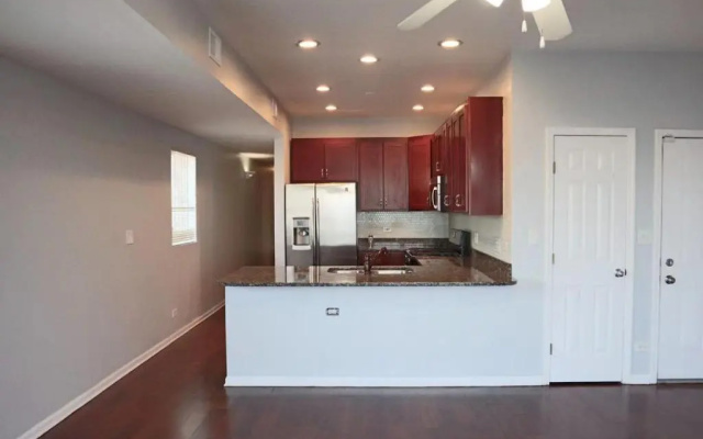photo 5 of congress apartment