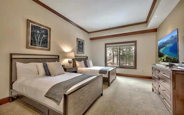 photo 5 of 2 Bedroom At Constellation S Condo by RedAwning