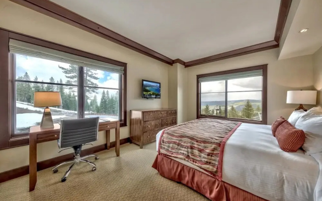 photo 5 of 3 Bedroom Private -Tons Of Amenities Condo by RedAwning