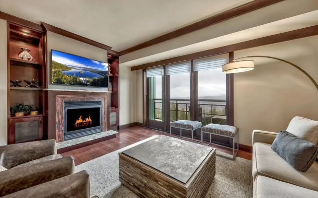 photo 4 of Summer Sale: Constellation S | 3 Bedroom Penthouse Condo by RedAwning