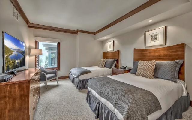 photo 5 of Summer Sale: Constellation S | 3 Bedroom Penthouse Condo by RedAwning