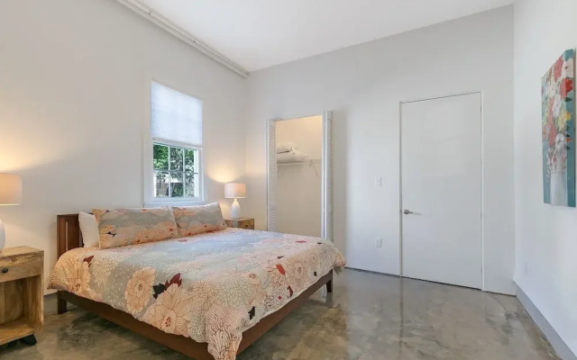 photo 3 of Contemporary 2BR in Garden District By Hosteeva