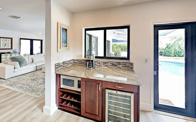 photo 3 of Contemporary - 3 Br Home