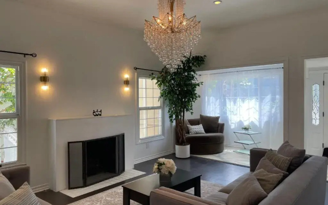 photo 3 of Contemporary 5 bed- 4 bath Beverly Hills Home