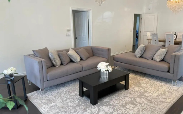 photo 5 of Contemporary 5 bed- 4 bath Beverly Hills Home
