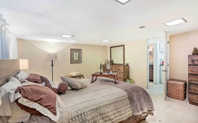 photo 3 of Contemporary Cincinnati Apt w/ Wifi, Near Kenwood!