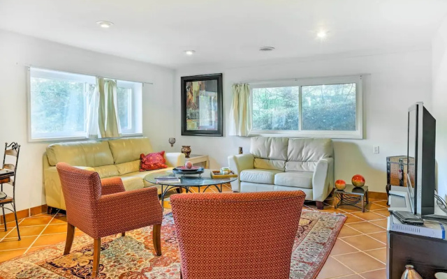 photo 5 of Contemporary Cincinnati Apt w/ Wifi, Near Kenwood!