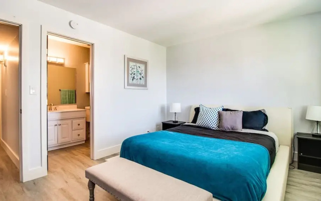 photo 2 of Contemporary Condo in Hub of Old Town Scottsdale!