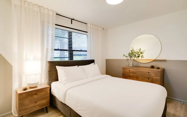 photo 2 of Contemporary Condo Minutes To Downtown Gulch
