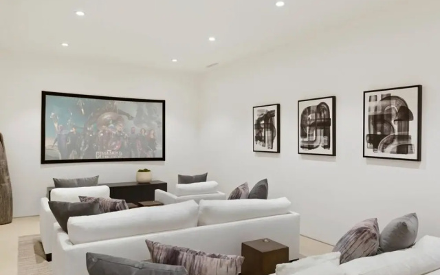 photo 3 of Contemporary Villa