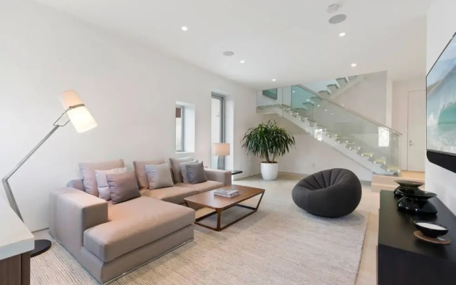 photo 4 of Contemporary Villa