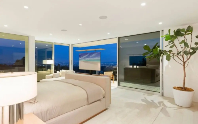 photo 5 of Contemporary Villa