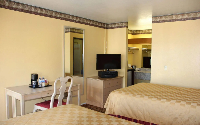 photo 3 of Continental Lodge