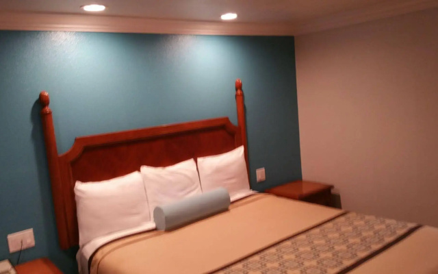 photo 5 of Continental Lodge