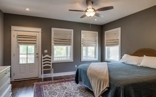 photo 2 of Convenient 4br/3.5ba w/ Deck in 12 South by Domio