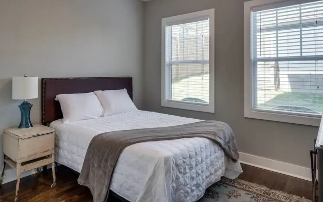 photo 4 of Convenient 4br/3.5ba w/ Deck in 12 South by Domio