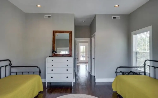 photo 5 of Convenient 4br/3.5ba w/ Deck in 12 South by Domio