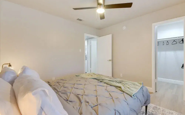 photo 2 of 6 Mi to At&t Stadium: Grand Prairie Apt w/ Balcony