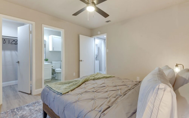 photo 3 of 6 Mi to At&t Stadium: Grand Prairie Apt w/ Balcony