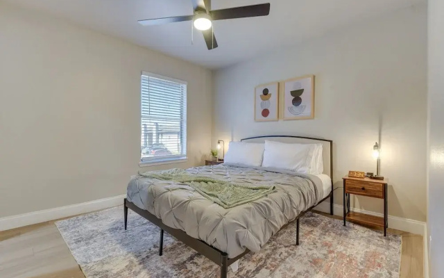 photo 4 of 6 Mi to At&t Stadium: Grand Prairie Apt w/ Balcony