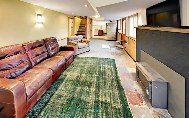 photo 4 of Convenient Locale - 4 Br Home