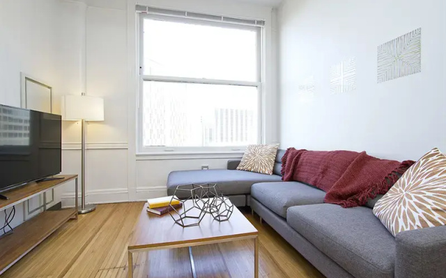 photo 4 of Cool 2BR in the Chicago Loop by Sonder