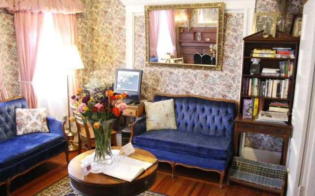 photo 2 of Coolidge Corner Guest House