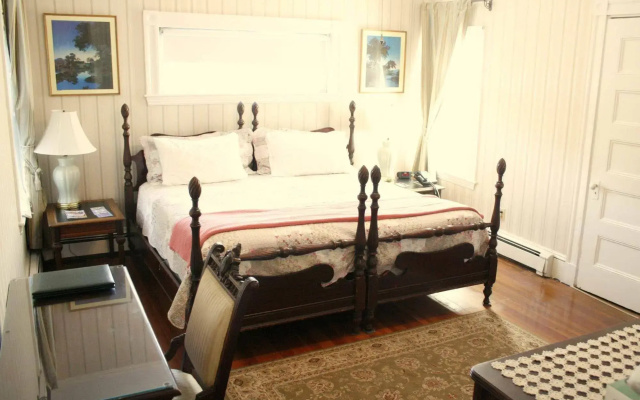 photo 3 of Coolidge Corner Guest House
