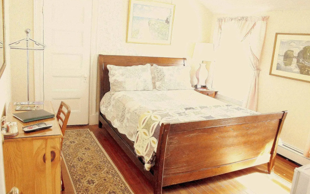 photo 4 of Coolidge Corner Guest House