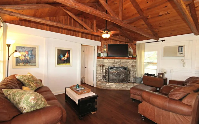 photo 2 of Coolview Cabin by RedAwning