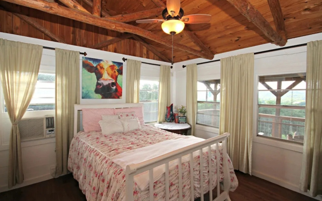 photo 4 of Coolview Cabin by RedAwning