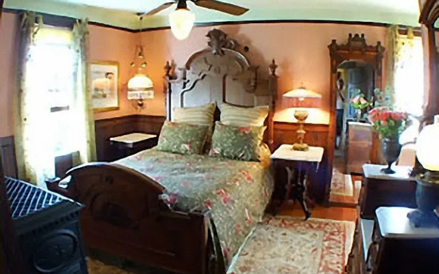photo 4 of Cooperage Inn