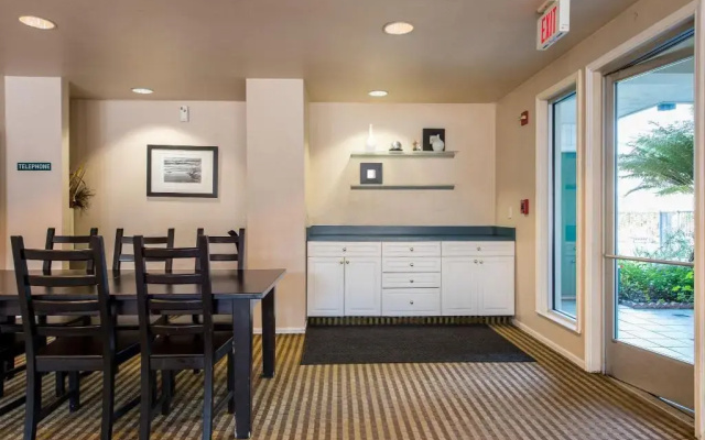 photo 5 of Coral Reef Inn & Suites