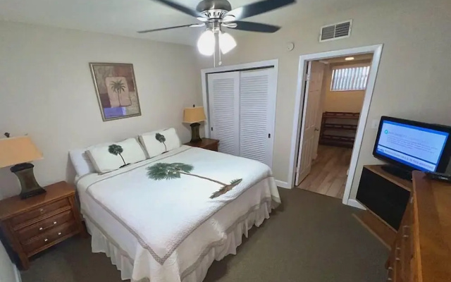 photo 2 of Coral Shores Resort