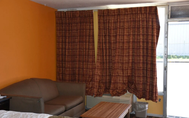 photo 4 of Corinth Inn & Suites