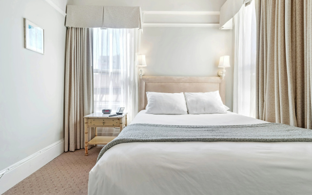 photo 3 of Cornell Hotel